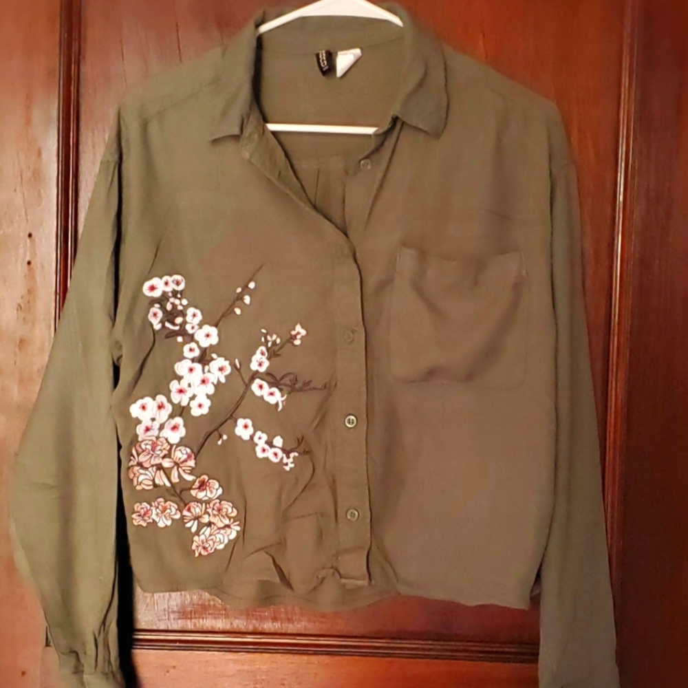 H&M cropped shirt